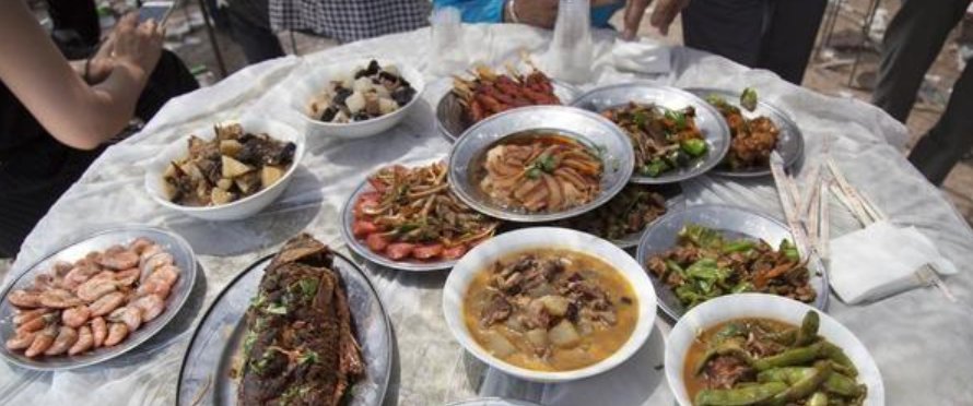  农村酒席：为什么农村办酒席喜欢在家里办？酒店不是更方便吗？