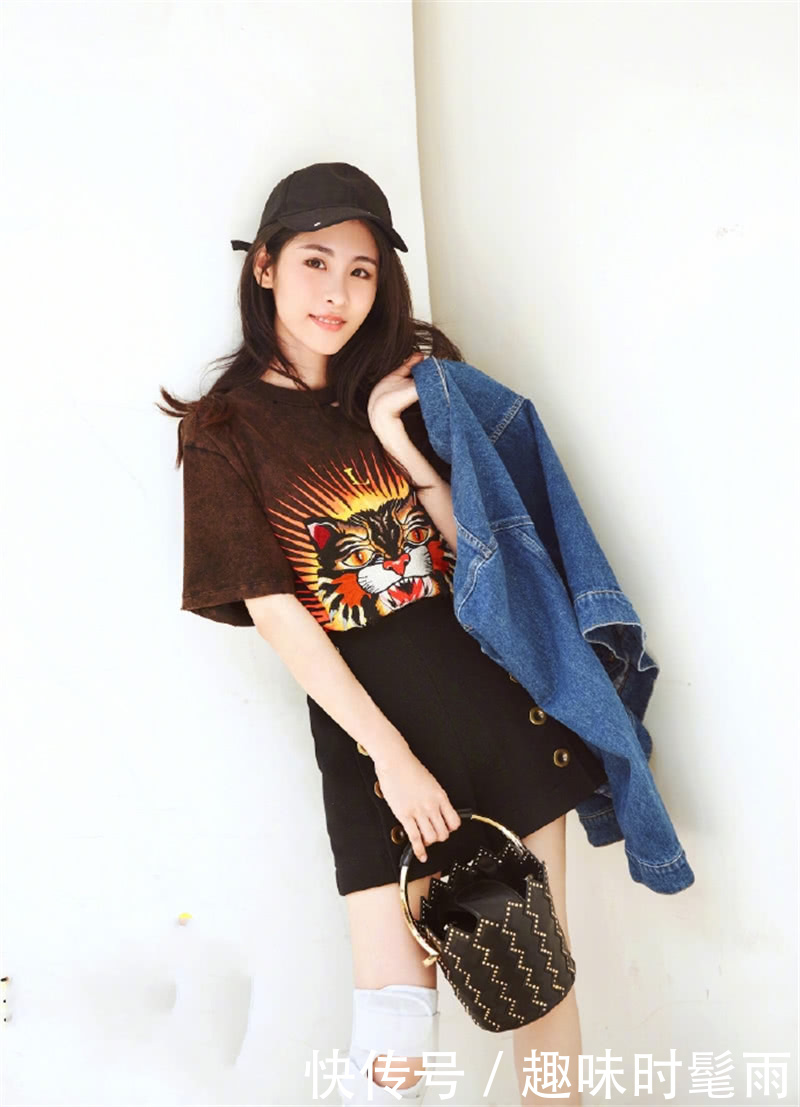 路遇张碧晨，在无美颜的镜头下这腿吓到我了，网友：穿上裤子吧！