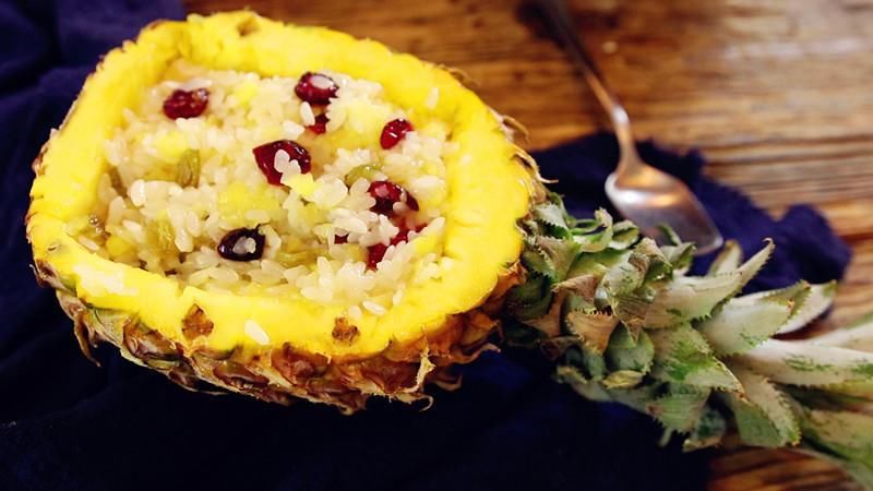 菠萝别再泡着盐水吃了!这么吃更香甜,大人孩子