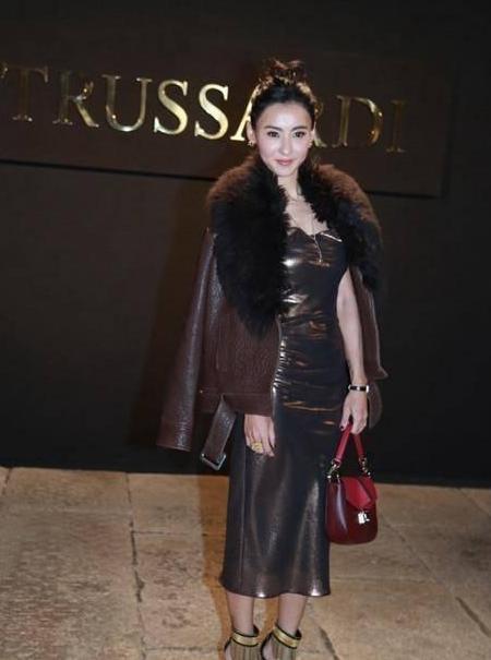 37岁董洁与37岁张柏芝，同穿黑色皮衣，哪个女神更有气质？