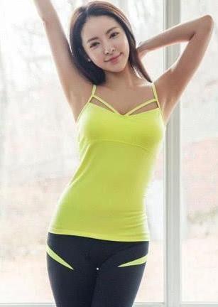 打底裤可以很好展现我们的好身材，还可以帮助我们掩盖一些缺陷！