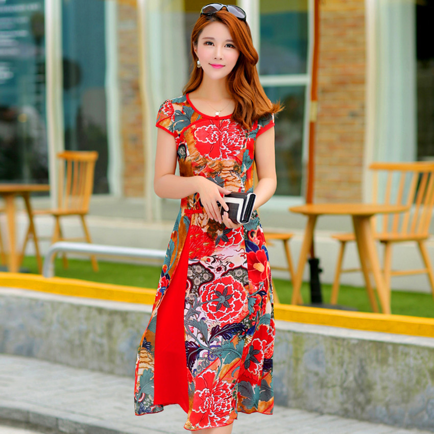 好性感的小姐姐啊！身穿紧身包臀裙，展现丰腴的身材！美不胜收！