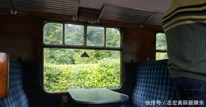 高铁的座位是一个朝向，为何火车却是面对面坐理由过分真实