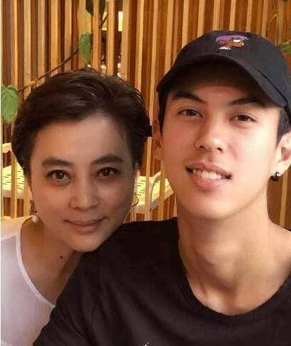  『李玲玉』最美“玉兔精”近照撞脸洪欣，曾为爱远嫁国外被抛弃混血儿子太帅