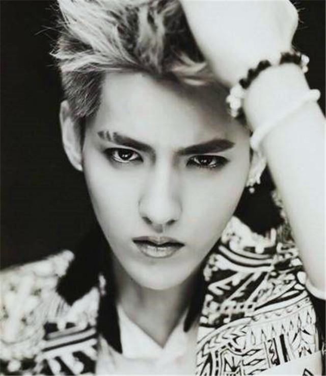 黄子韬眼妆妖魅,华晨宇是“眼妆小王子”,蔡徐坤才是电眼!