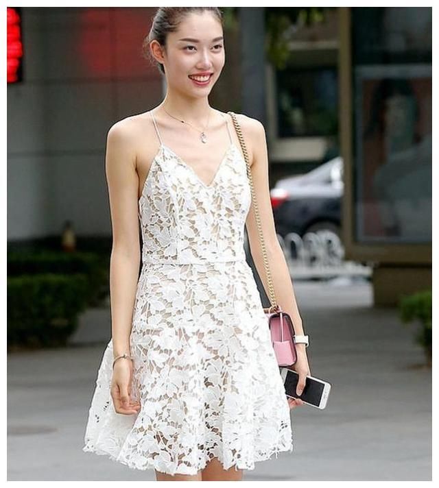 街拍：图1短裤清凉，图5曲线玲珑，图8连衣裙白皙精致