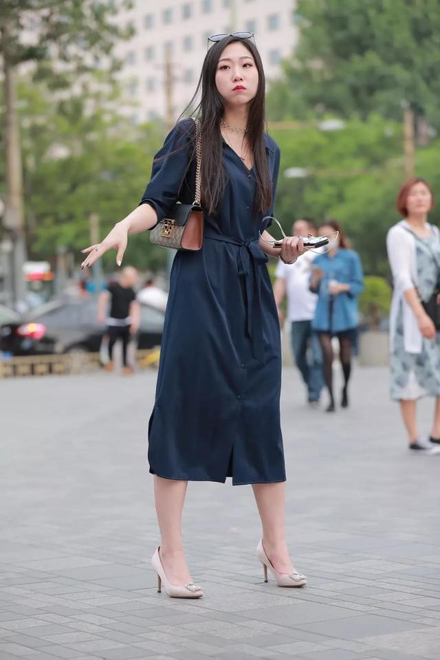 偶遇美女，清纯靓丽柔嫩肌肤，实在无可挑剔！