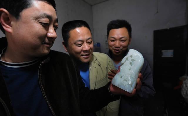  白菜：全国最大的玉器制作村庄，家家年入数百万，如今却只值白
