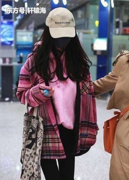 杨幂回香港真相被还原, 刘恺威提到爱妻, 表情说明一切!