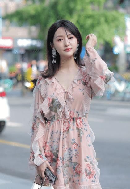  [清纯]花花裙搭配透明鞋, 清纯可人的姑娘, 穿起来更加令人心动