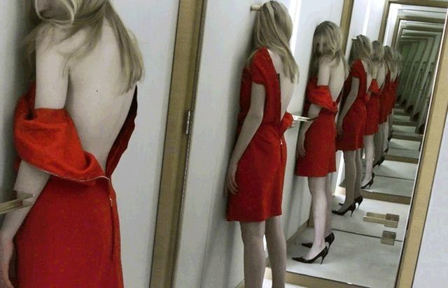 亲身示范丨原来真的可以在试衣间自拍出时尚芭莎封面!