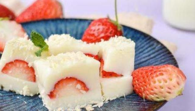  香甜：香甜滑嫩的草莓小方，看着就有食欲，大人小孩都很喜欢