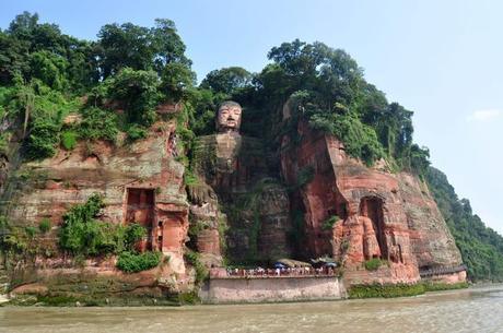 乐山大佛突然开裂，景区已经进行修复工作，网友：佛祖这是气炸了