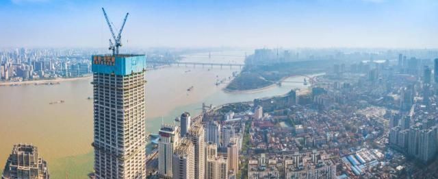  高楼：336米！全国距离长江最近高楼封顶