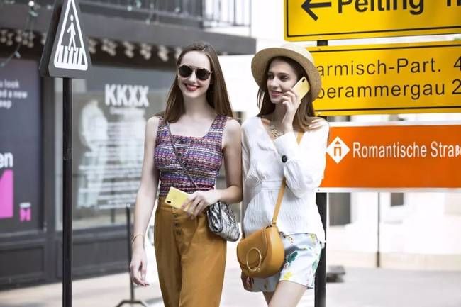 没有一件樱草金单品，怎么好意思说自己是街拍抢眼的时髦girl?