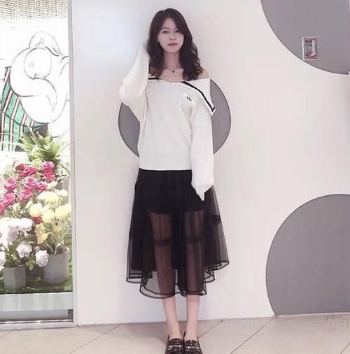  小姐姐@早春半身裙穿搭技巧，时尚显高又显瘦，穿出韩范儿小姐姐的气质感