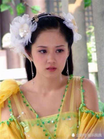12年前《刁蛮公主》张娜拉的造型，每件都美出天际！网友：这才是