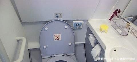  「答案」飞机上的粪便“随风飘扬”？空姐告诉你答案，别不信！