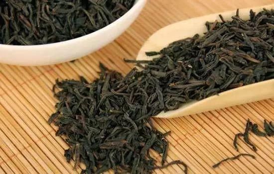 这个湖与邛海、泸沽湖齐名，是四川第三大天然高原湖泊