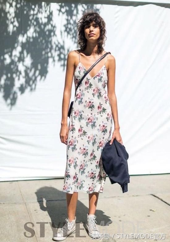 It Girl钟小姐亲自示范:这么穿帆布鞋最好看!