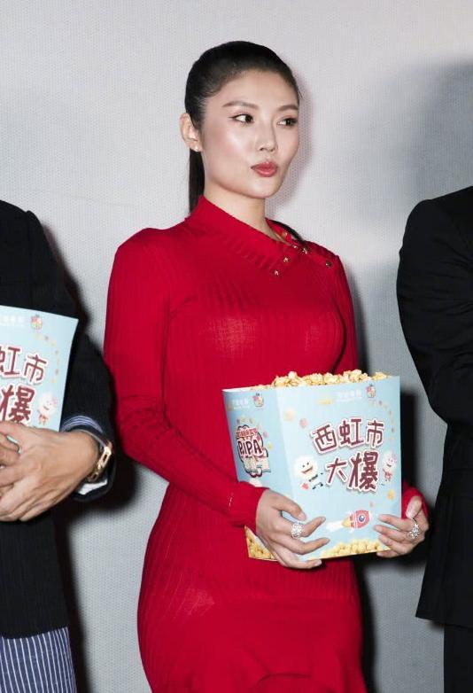 徐冬冬穿“西红柿装”，瞬间变身淘宝大妈模特，简直太尴尬！