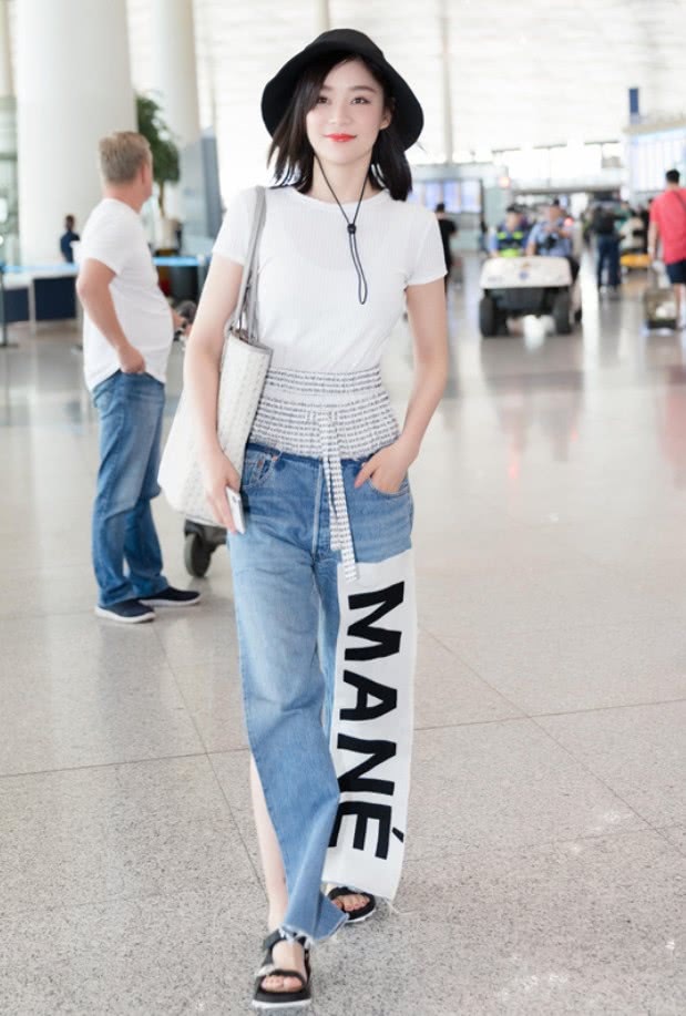 袁姗姗很无奈，想把裤子改成裙子结果失败了，还随便接上一块布！