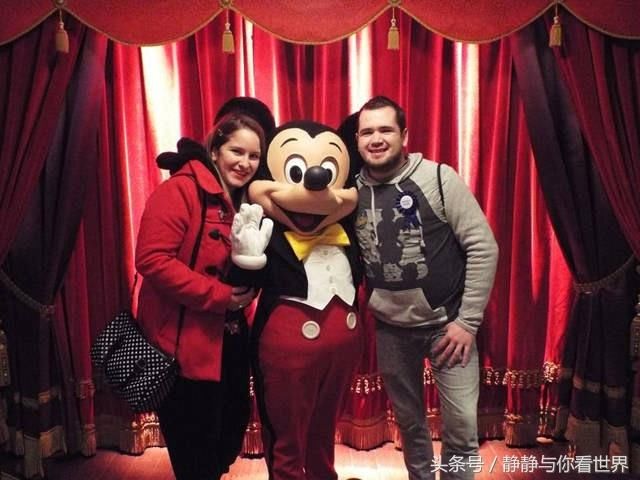 中国人到英国旅游，导游提醒不能随便拍照，游客不听结果后悔了