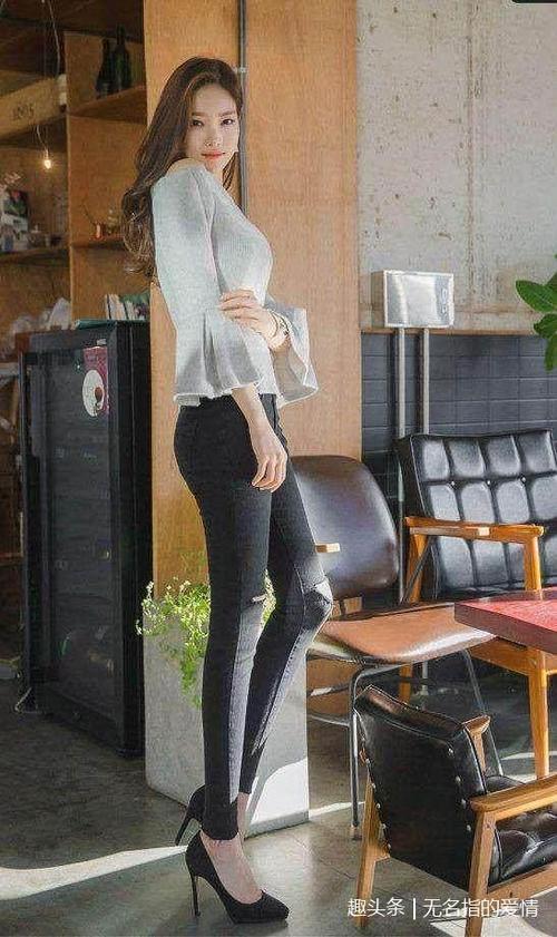 紧身裤给小姐姐带来的时尚感，洋溢青春，富有情调！