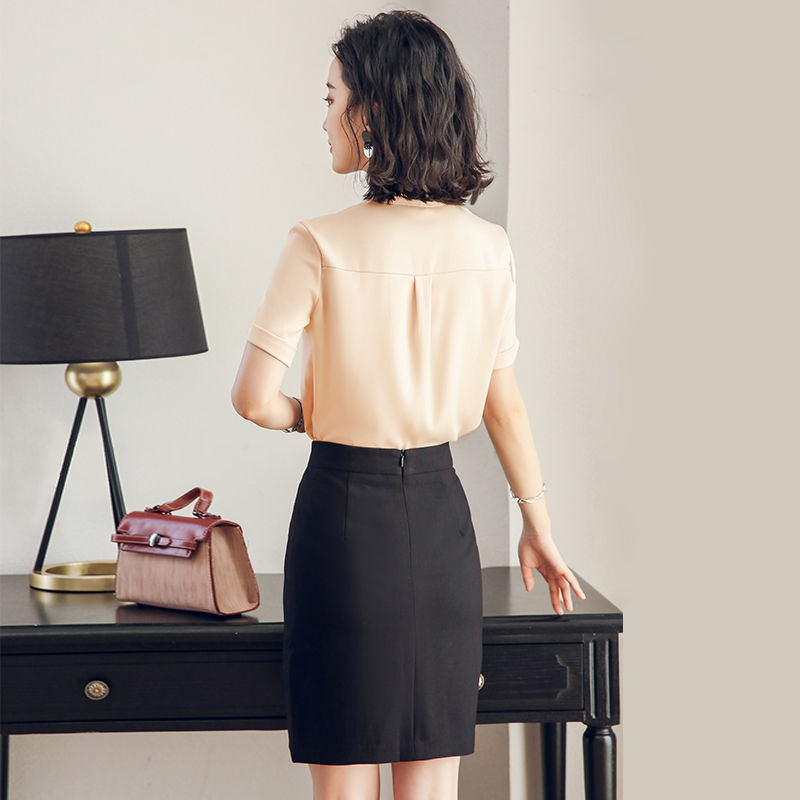 假如你不差钱，建议多穿这样时尚包臀一步裙，轻松打造S型好身材