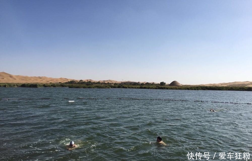 在腾格里沙漠深处,有6000万年前的湖泊,水深4米