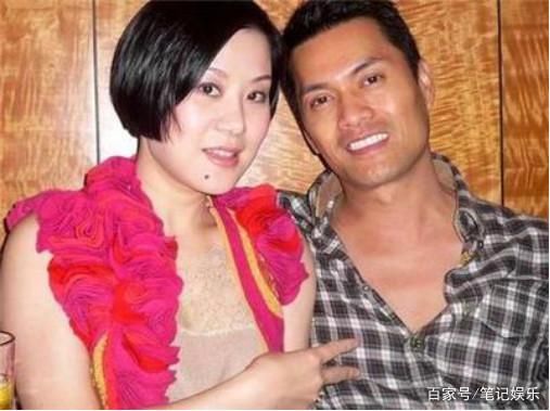 吕良伟携娇妻现身活动，满屏尽尴尬，网友：不像夫妻！