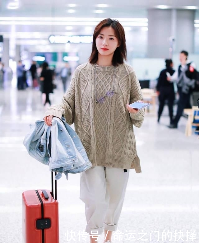 『大龄女性』40岁女性只能“土肥圆”?像万茜这么穿,有年龄阅历也有青春美丽