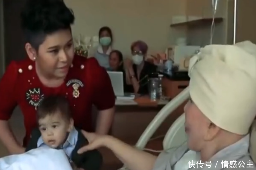 70岁的老太 ,竟化妆打扮成20岁的少女,卸妆后却更招人喜欢