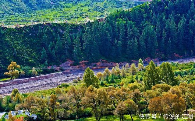 张掖：祁连山秋色如画 游客流连忘返