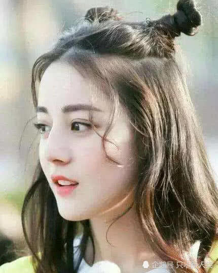 吴宣仪学娜扎的揪揪头，效果竟出奇的好，还不扎起来