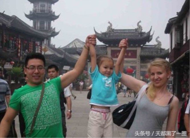 镜头下:中国小伙和乌克兰媳妇的日常，为什么都盯着最后一图?