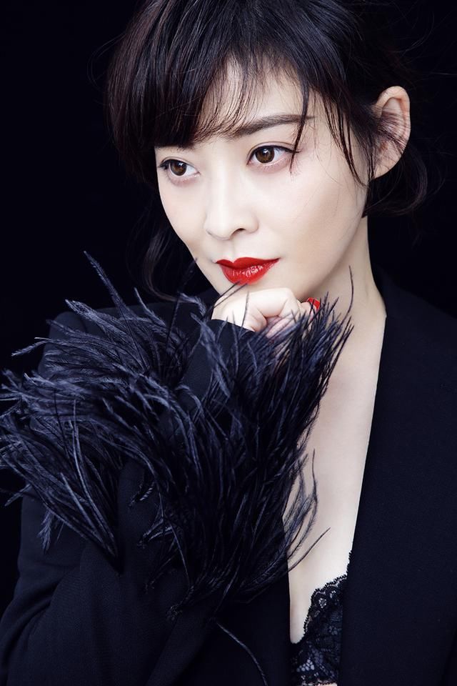 当40岁袁泉和43岁梅婷同框,终于见识了气质脸的最高级形式