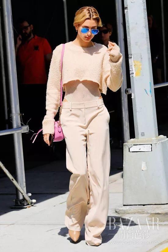 我真的不怕麻烦，谁叫这件“泳衣”一样的Bodysuit太时髦~