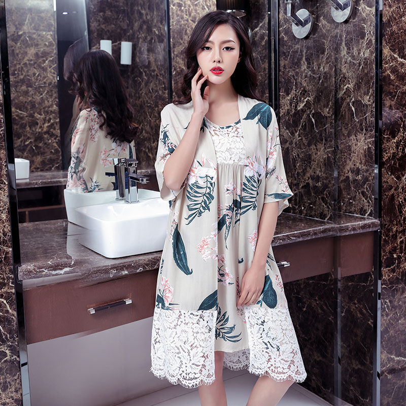 老式睡衣已经淘汰，看看以下几款睡衣，女人味十足，美的无可挑剔