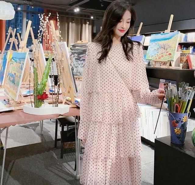  『半身裙』这才是今年主流的裙子，叫“蛋糕裙”，不吹，优雅减龄谁见谁夸美