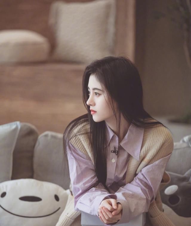 美女@有一种港风美女叫鞠婧祎!跟着她学穿搭,你也可以这么美!