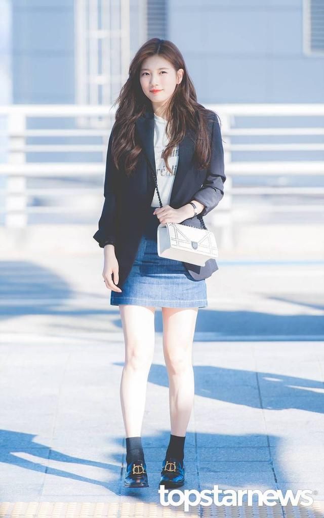 裴秀智好尴尬，黑色小西装肤白貌美像仙女，网友：腿短别拍下半身