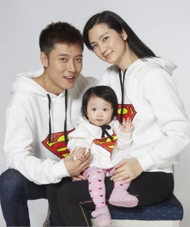 张丹峰与女经纪合照受争议，律师发声明澄清，黑粉立马改口!