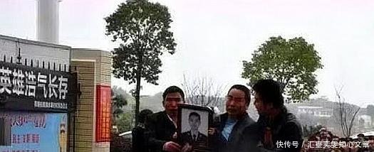 “王牌飞行员”廖勇烈士魂归故里！2岁儿子哭闹爸爸去哪了