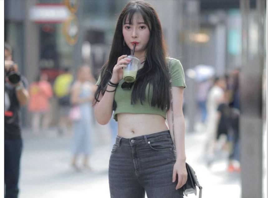 [搭配]小姐姐甜美可爱的长相，还有灵动的眼睛！