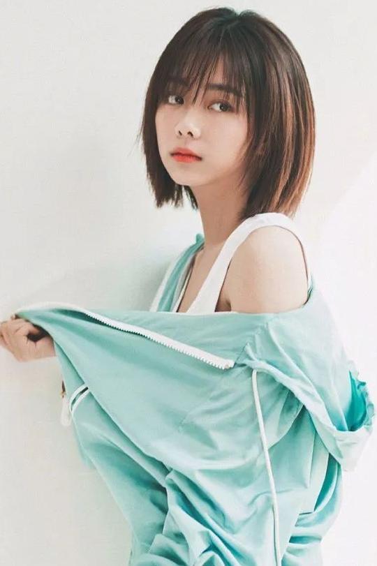 短发蒋欣画风变了！剪发堪比“整容”的还有谁？
