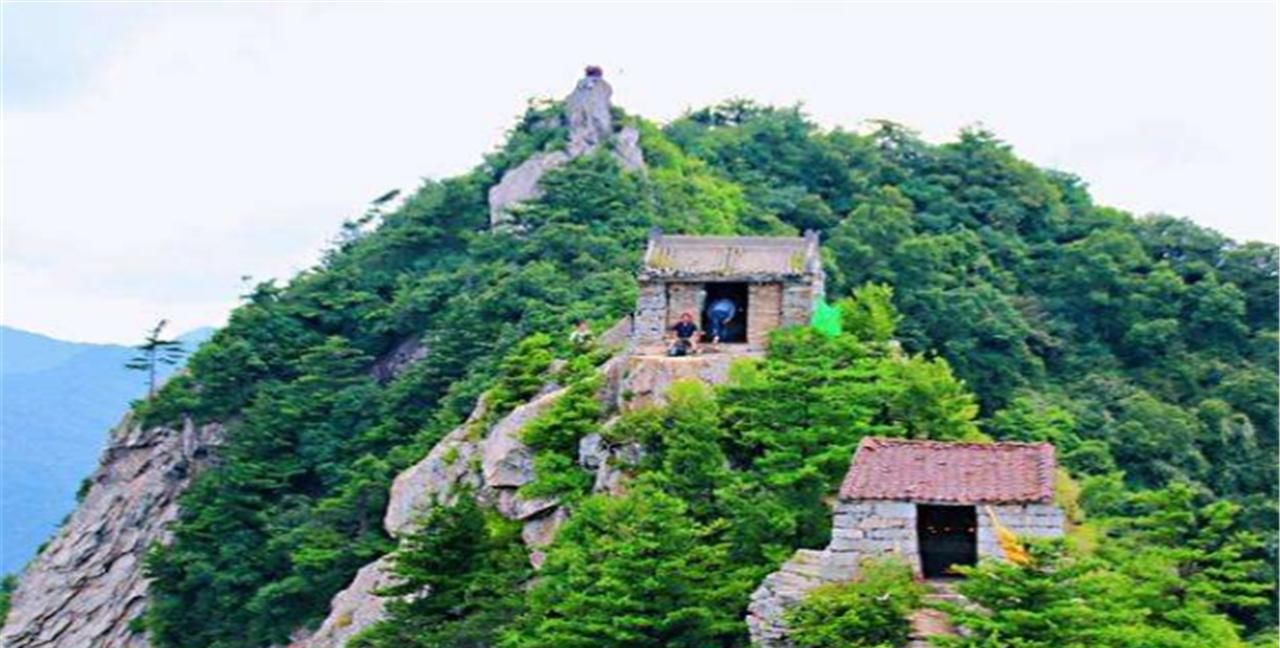 西安太兴山山顶惊现铁庙，重达一吨，四四方方引人注目