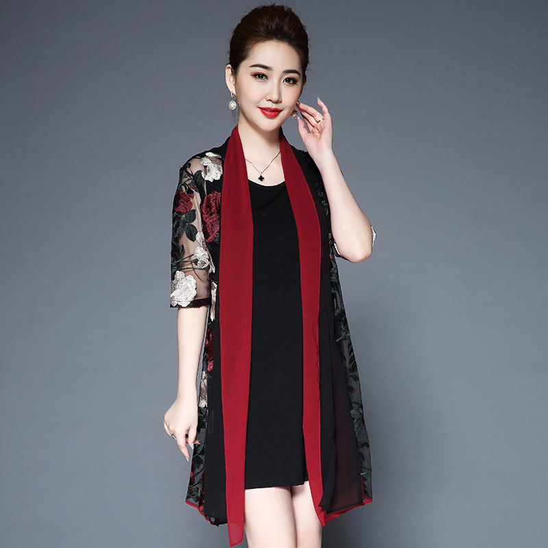 55岁婆婆穿这真丝连衣裙,减龄又大气,瞬间回到20岁