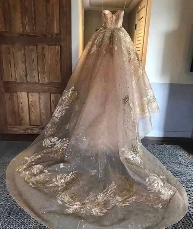  芭姐：一些女性穿衣服气质大到，我还担忧一些衣服裤子不配他们！