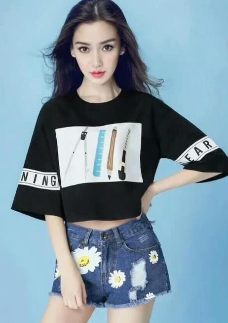 『杨颖』关晓彤杨颖挑战“儿童装”以为是最美，再看到虞书欣身材曲线更让人惊艳